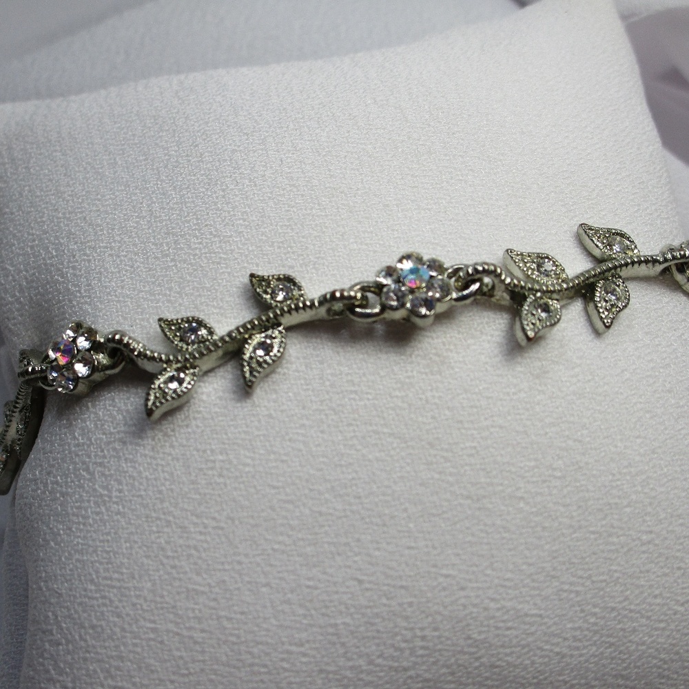 🌸HP🌸 Vintage Rhinestone Flower/Vine Bracelet